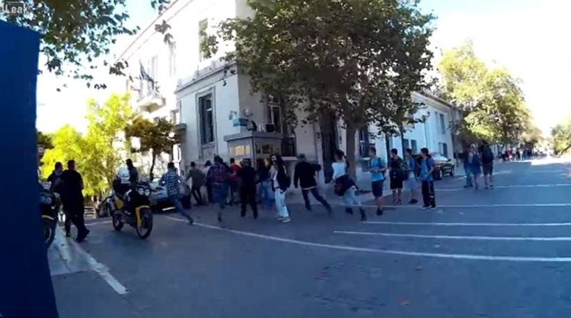 Οργή Ισπανίας κατά Ελλάδας: Ο πρέσβης της Ισπανίας για τον Ρουβίκωνα: «Εχετε δει σε άλλη χώρα να εισβάλλουν σε πρεσβεία; Δείτε τη στιγμή της εισβολής – Βίντεο